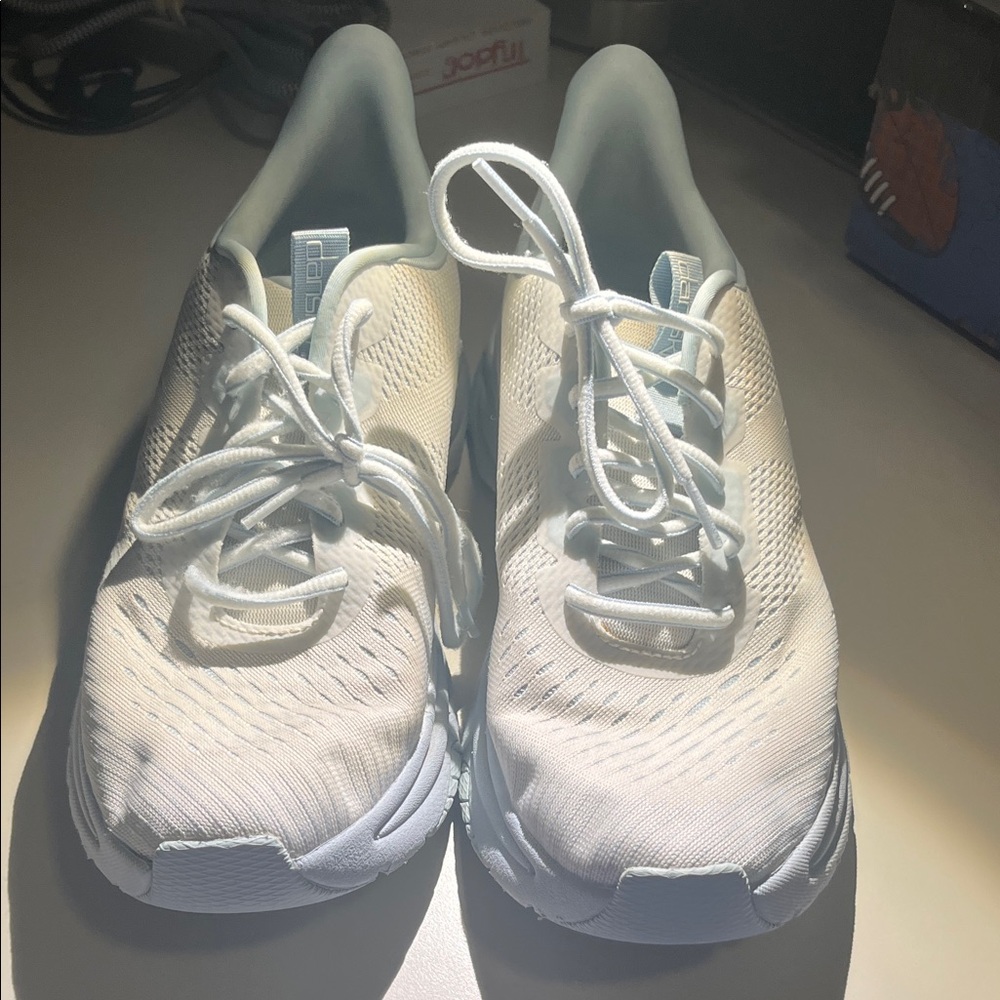Women’s Dansko Peony Walker shoes, size European 40 or 8.5 US